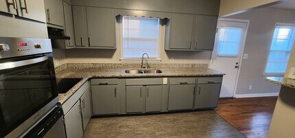 212 White St NE in Huntsville, AL - Building Photo - Building Photo