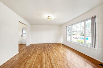 18724 Bloomfield Rd in Olney, MD - Building Photo - Building Photo