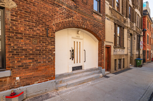 1212 Saint-Christophe Rue in Montréal, QC - Building Photo - Building Photo