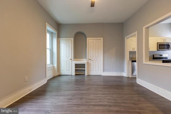property at 1735 W Oxford St