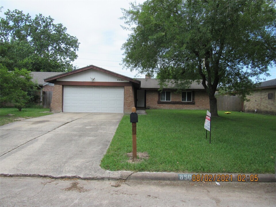 8506 Sorrel Dr in Houston, TX - Building Photo