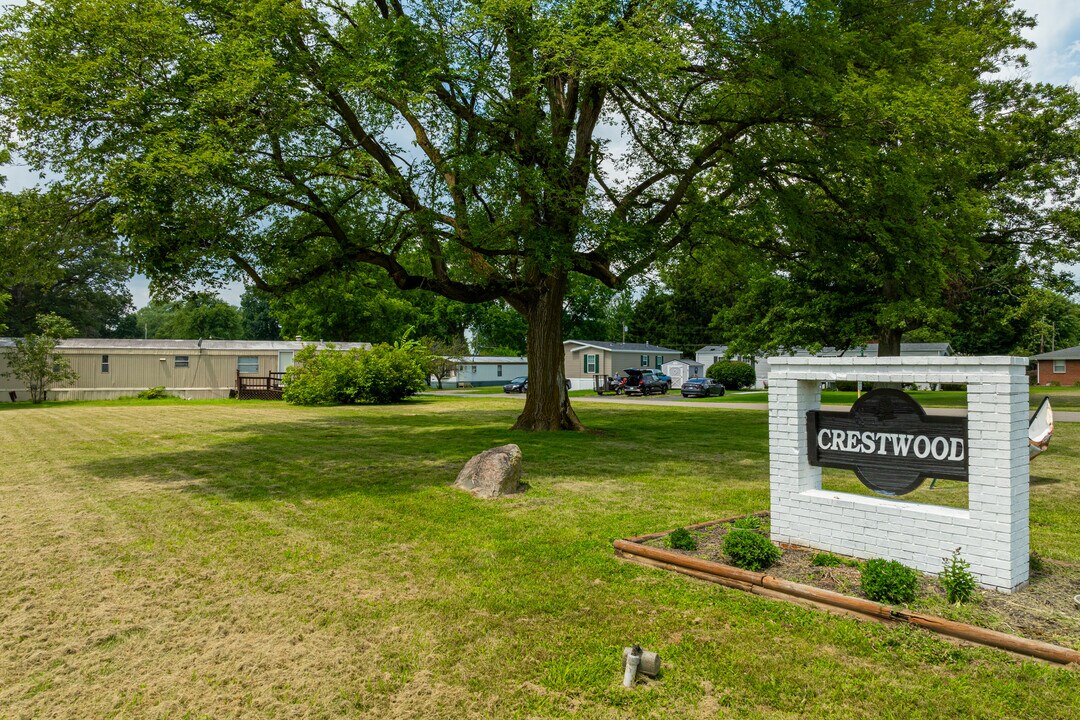 Crestwood MHC in Middletown, IN - Foto de edificio