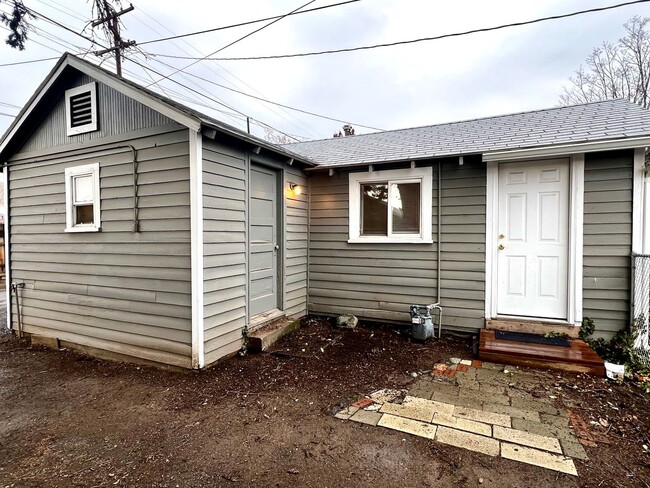 property at 706 S 4th Ave