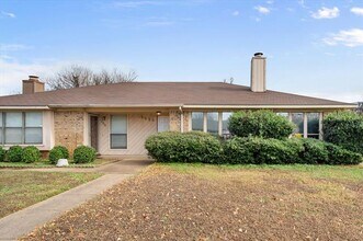 2920 Hilltop Dr in Euless, TX - Building Photo - Building Photo