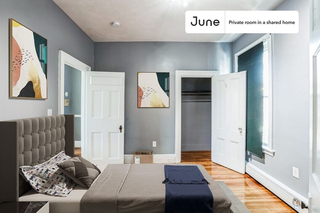 Private bedroom in 4 bed/1.5 bath Home in Boston, MA - Building Photo
