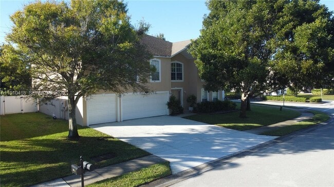 6057 Ridge Lake Cir in Vero Beach, FL - Building Photo - Building Photo