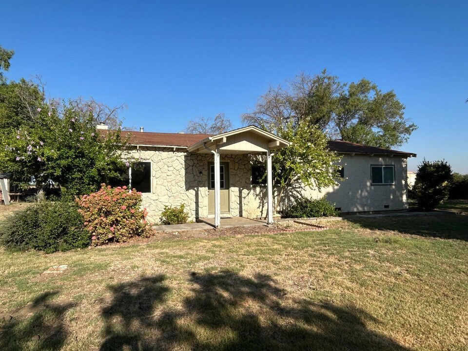 9209 Oat Ave in Gerber, CA - Building Photo