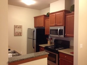 Linden Lane Apartments in Puyallup, WA - Building Photo - Building Photo