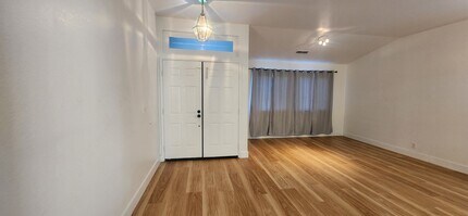 4804 Story Way in Elk Grove, CA - Building Photo - Building Photo