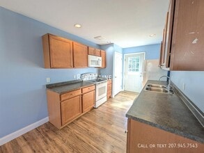 13 Basketball Ct in Bangor, ME - Building Photo - Building Photo