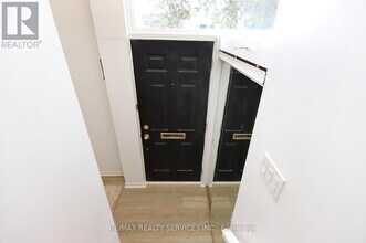 100 George Henry Blvd in Toronto, ON - Building Photo - Building Photo