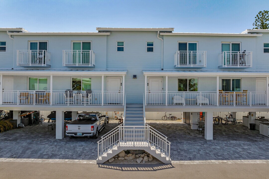 10877 Overseas Hwy in Marathon, FL - Building Photo