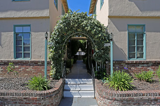 Carol Manor in Sacramento, CA - Building Photo - Building Photo