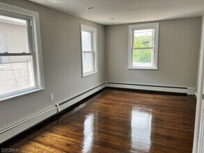 10 Humbert St in Nutley, NJ - Building Photo - Building Photo