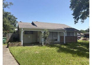 5827 Reed Rd in Houston, TX - Building Photo - Building Photo