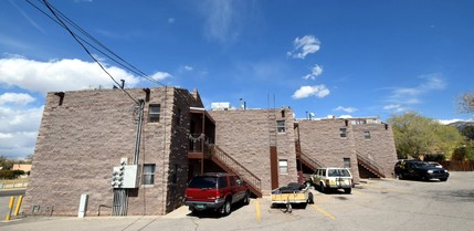 12208 Indian School Rd NE in Albuquerque, NM - Foto de edificio - Building Photo