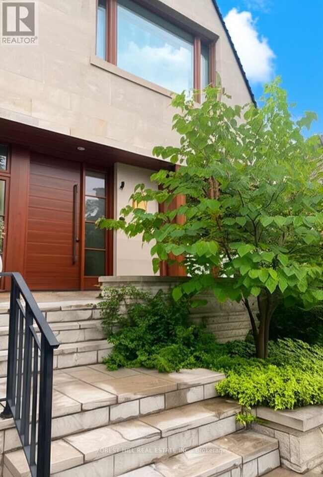60 Strathearn Rd in Toronto, ON - Building Photo - Building Photo