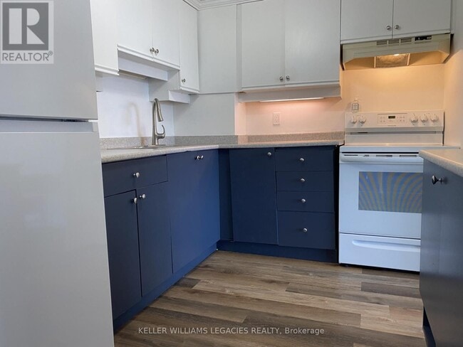 7 Gale Crescent in St Catharines, ON - Building Photo - Building Photo