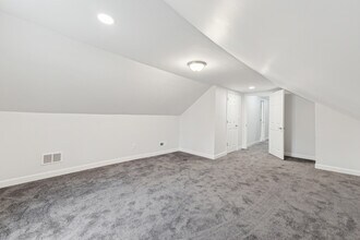 8423 S Colfax Ave in Chicago, IL - Building Photo - Building Photo