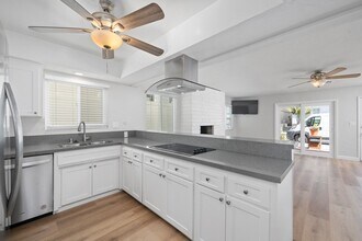 131 Opal Ave-Unit -131.5 in Newport Beach, CA - Building Photo - Building Photo