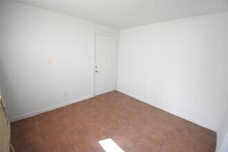4353 Brinkley St, Unit 7 in Houston, TX - Building Photo - Building Photo