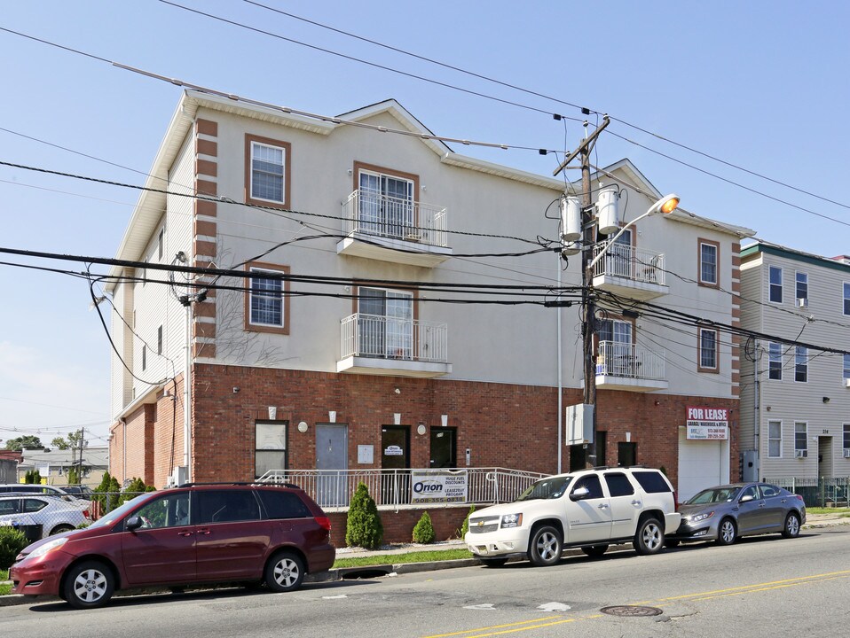 210-212 Trumbull St in Elizabeth, NJ - Building Photo