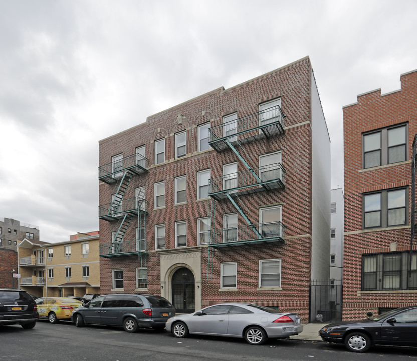 34-48 32nd St in Astoria, NY - Foto de edificio