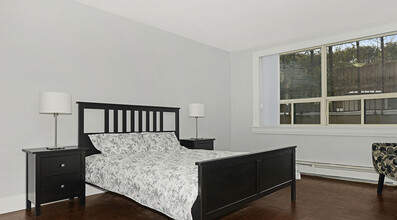 10 Lamport Ave in Toronto, ON - Building Photo - Building Photo