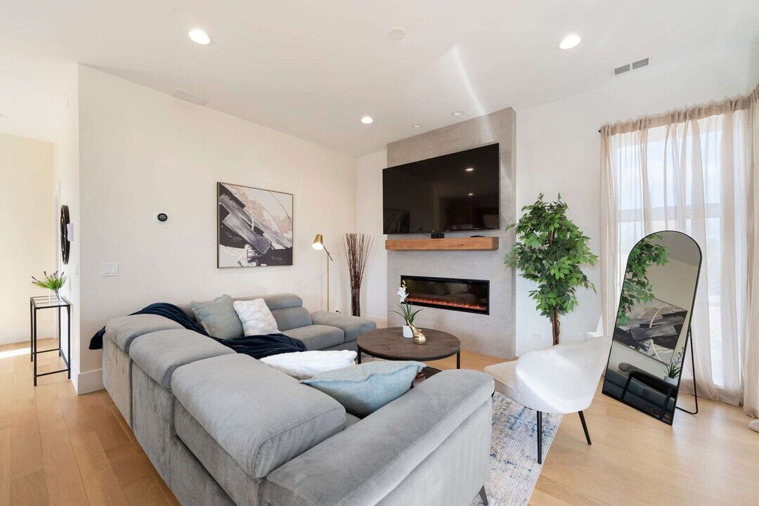 2110 W Washington Blvd in Chicago, IL - Building Photo