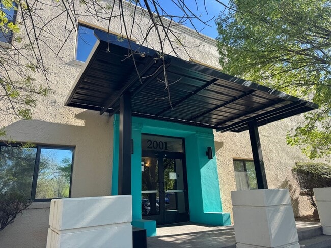 property at 2001 Gold Ave SE