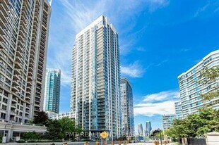 225-225 Webb Dr in Mississauga, ON - Building Photo