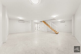 BRUCKNER BOULEVARD in Bronx, NY - Building Photo - Building Photo