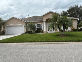 558 Reddicks Cir in Winter Haven, FL - Building Photo