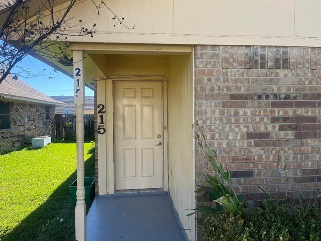 215 Christina Pl in Grand Prairie, TX - Building Photo - Building Photo