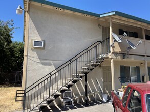 64 Arcade Blvd in Sacramento, CA - Building Photo - Building Photo