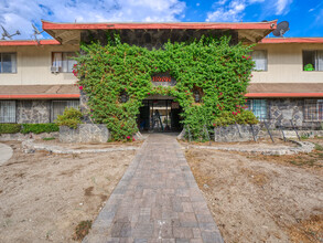 The L'Orient in Sun Valley, CA - Foto de edificio - Primary Photo