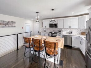 82 Kearns Ave in Tiverton, RI - Building Photo - Building Photo