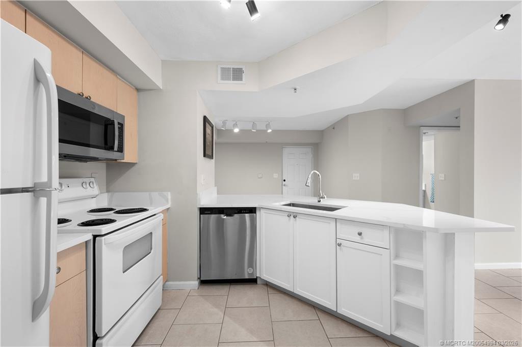 3674 NW Adriatic Ln in Jensen Beach, FL - Building Photo