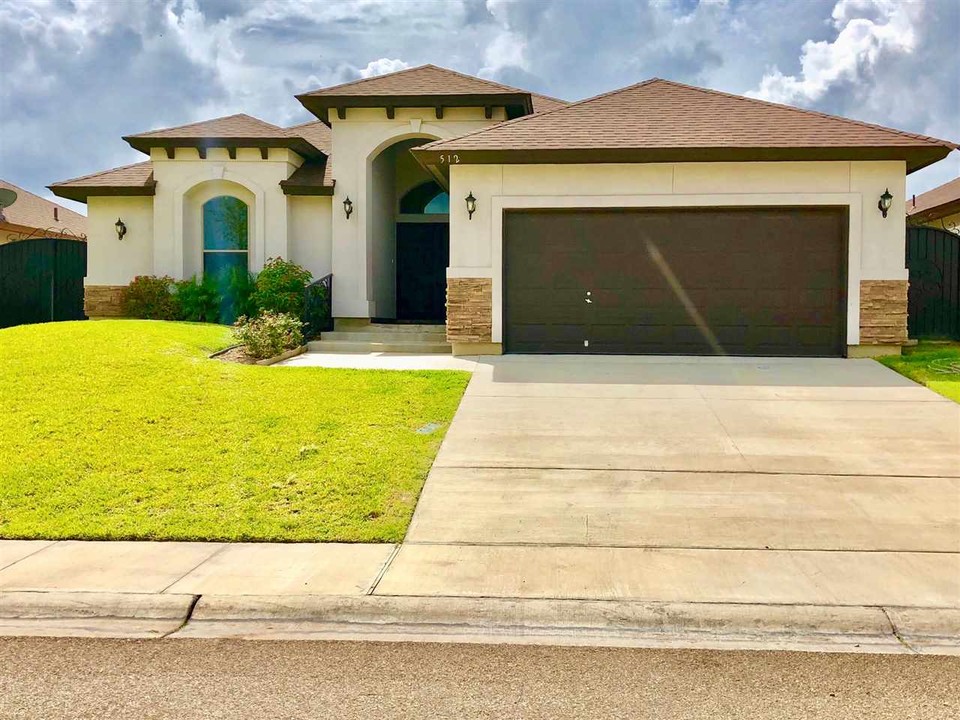 512 Otero Dr in Laredo, TX - Building Photo