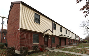 Peter G. Noll Apartments in Newport, KY - Foto de edificio - Building Photo