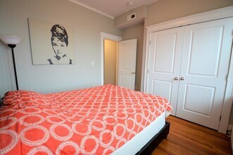 1657 Commonwealth Ave, Unit 1 in Boston, MA - Foto de edificio - Building Photo
