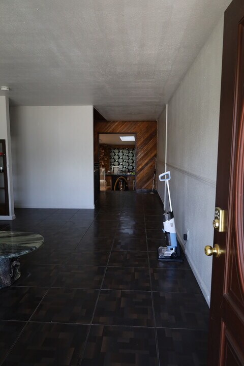 6216 Leola Way in Sacramento, CA - Building Photo