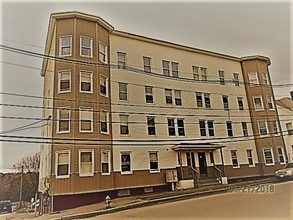 77-79 Maple St in Lewiston, ME - Building Photo - Building Photo