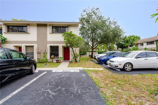 3024 S Oakland Forest Dr in Oakland Park, FL - Building Photo - Building Photo