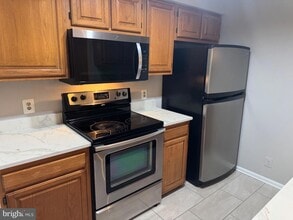 240 S Reynolds St, Unit 304 in Alexandria, VA - Building Photo - Building Photo