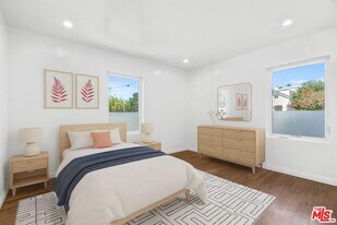 616 Sunset Ave in Los Angeles, CA - Building Photo