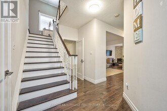 2018 Deer Park Rd in Oakville, ON - Building Photo - Building Photo