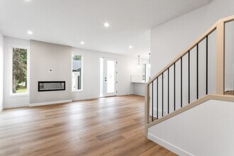 6512-6593 93 St NW in Edmonton, AB - Building Photo - Building Photo