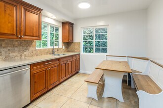 3549 Stone Canyon Ave in Sherman Oaks, CA - Building Photo - Building Photo