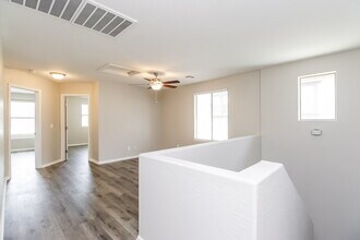 992 S Hawk Ln in Gilbert, AZ - Building Photo - Building Photo